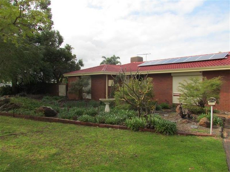 10 Regal Drive, Thornlie WA 6108