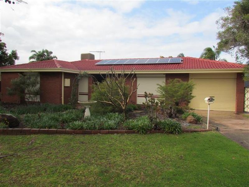 10 Regal Drive, Thornlie WA 6108