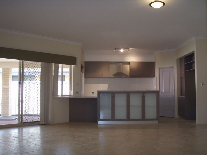 16 Quenda Drive, Canning Vale WA 6155