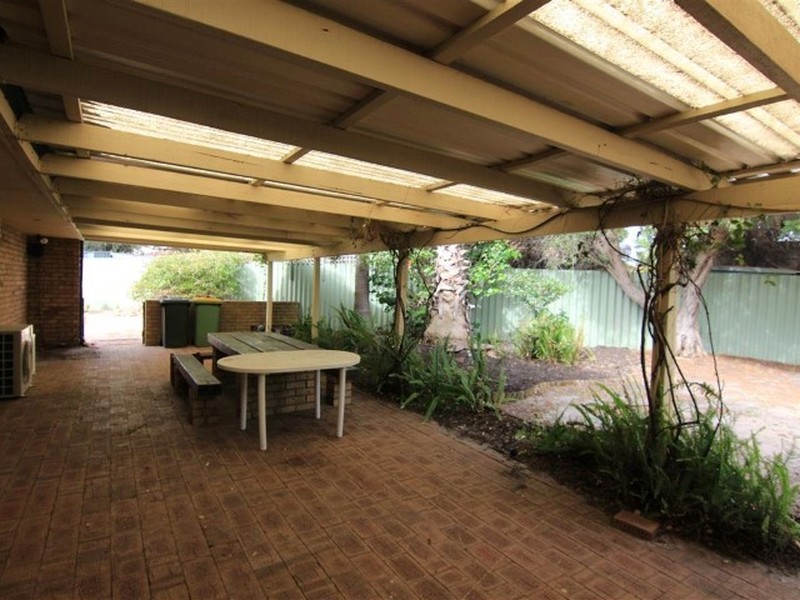 42 Collins Road, Willetton WA 6155