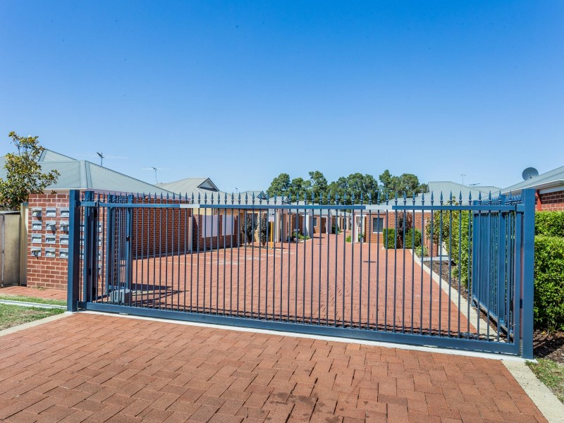 2/54 Sixth Road, Armadale WA 6112