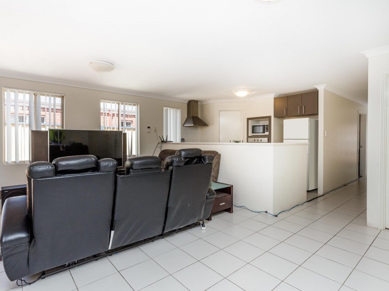 2/54 Sixth Road, Armadale WA 6112