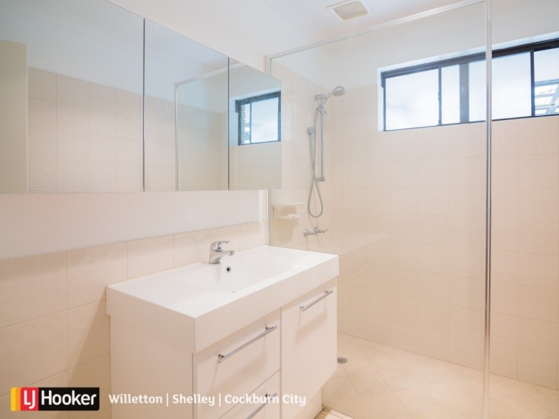 6 Tarndale Way, South Lake WA 6164