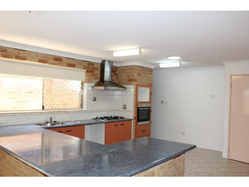 61 Central Road, Rossmoyne WA 6148