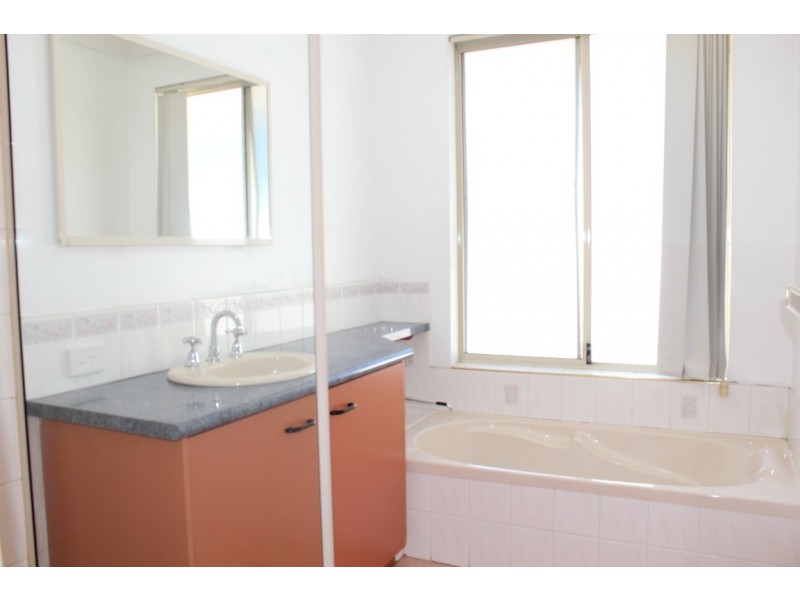 61 Central Road, Rossmoyne WA 6148