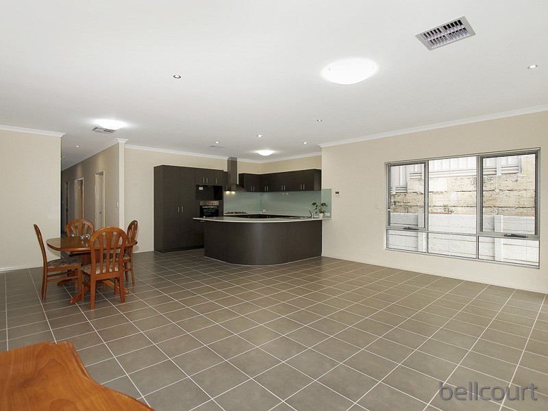 1/77 Huntriss Road, Karrinyup WA 6018
