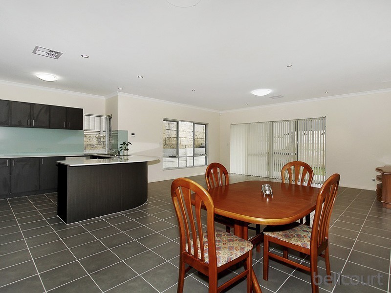 1/77 Huntriss Road, Karrinyup WA 6018