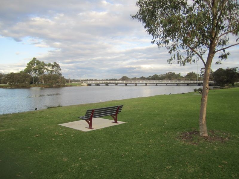 2/437b Riverton Drive East, Shelley WA 6148
