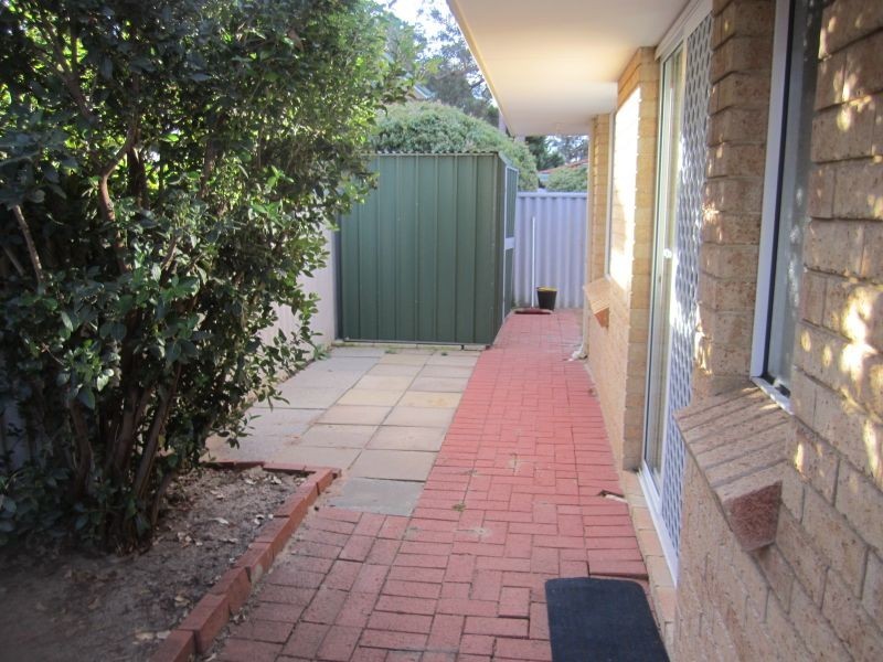 2/437b Riverton Drive East, Shelley WA 6148