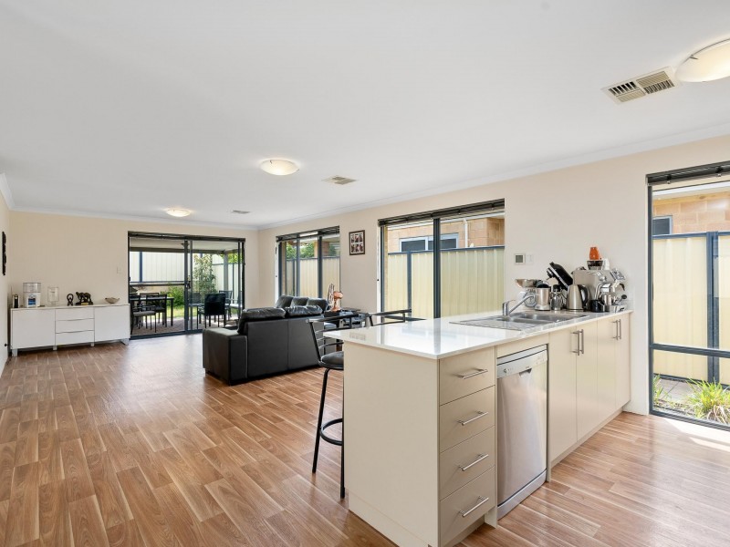 4 Biloxi Loop, Success WA 6164