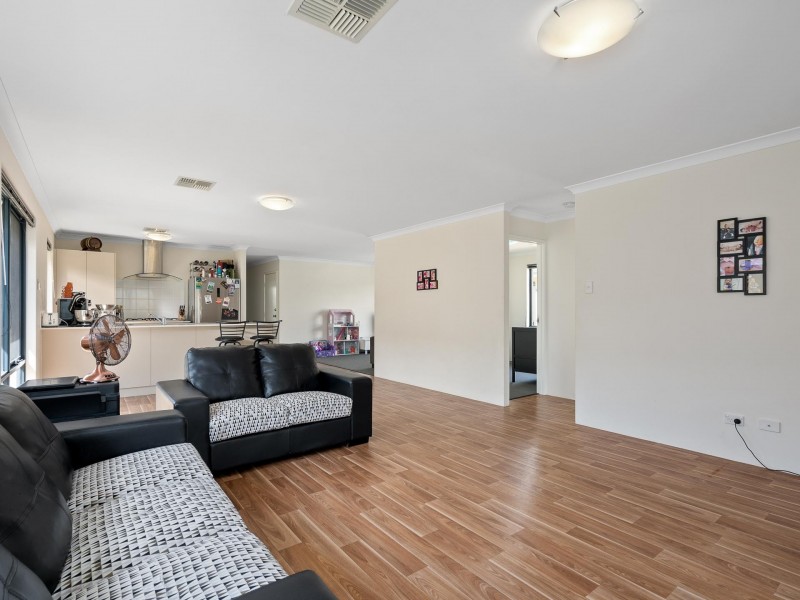 4 Biloxi Loop, Success WA 6164