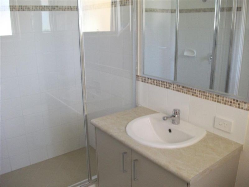 1/10 Delamere Way, Camillo WA 6111