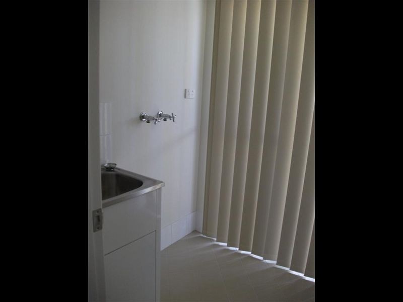 1/10 Delamere Way, Camillo WA 6111