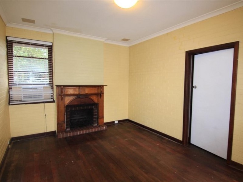 14 Andrews Road, Wilson WA 6107