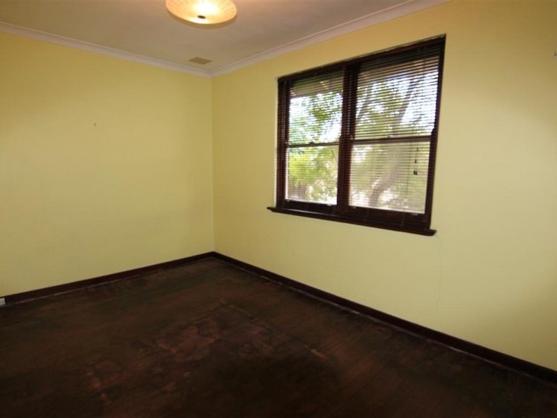 14 Andrews Road, Wilson WA 6107
