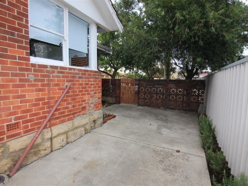 14 Andrews Road, Wilson WA 6107