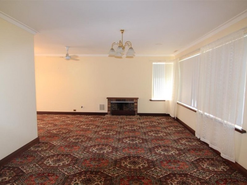 15 Rhonda Ave, Willetton WA 6155