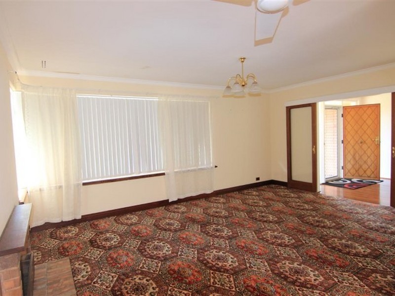 15 Rhonda Ave, Willetton WA 6155