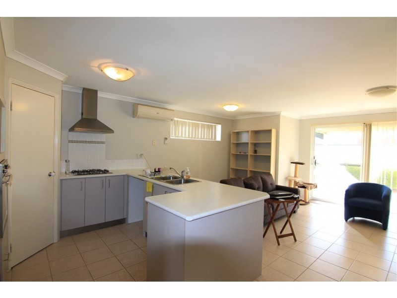 Villa 14/41-43 Sixth Road, Armadale WA 6112