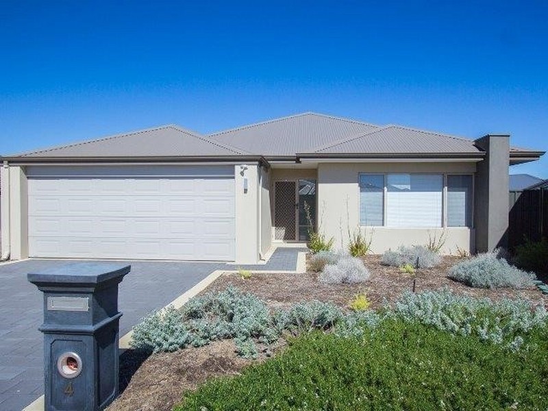 4 Flindell Way, Piara Waters WA 6112