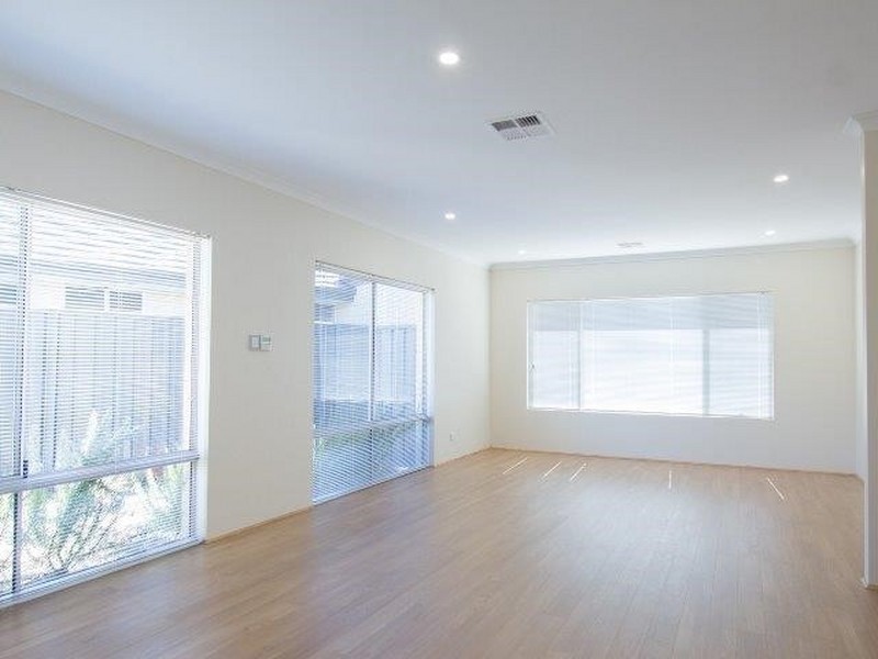 4 Flindell Way, Piara Waters WA 6112