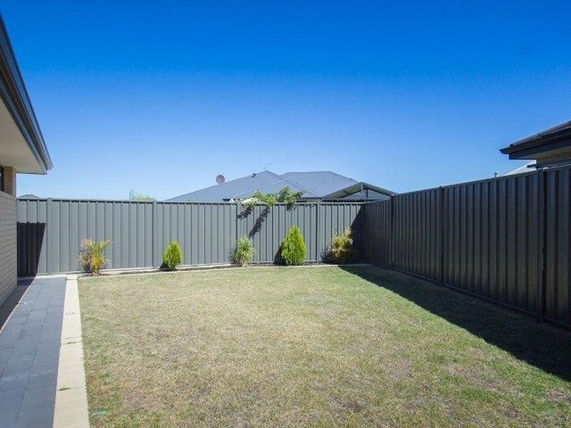 4 Flindell Way, Piara Waters WA 6112