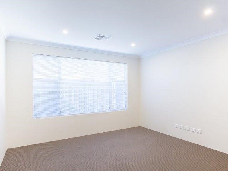 4 Flindell Way, Piara Waters WA 6112