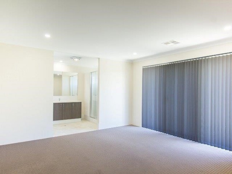 4 Flindell Way, Piara Waters WA 6112