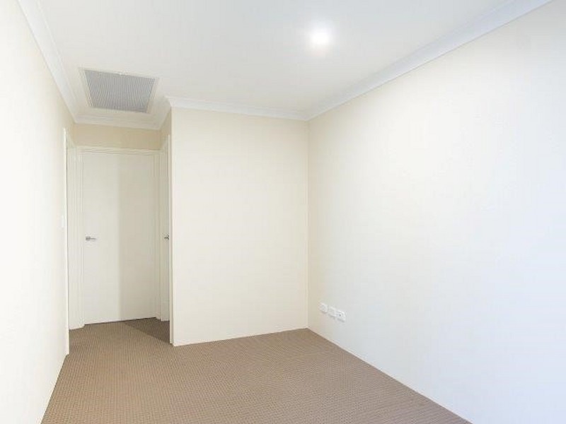 4 Flindell Way, Piara Waters WA 6112