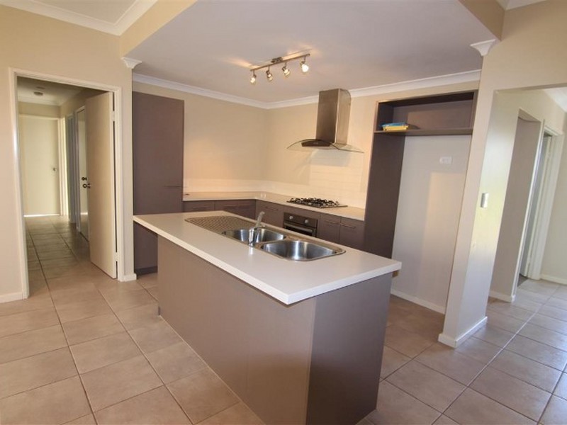 38 Chesterfield Avenue, Hocking WA 6065