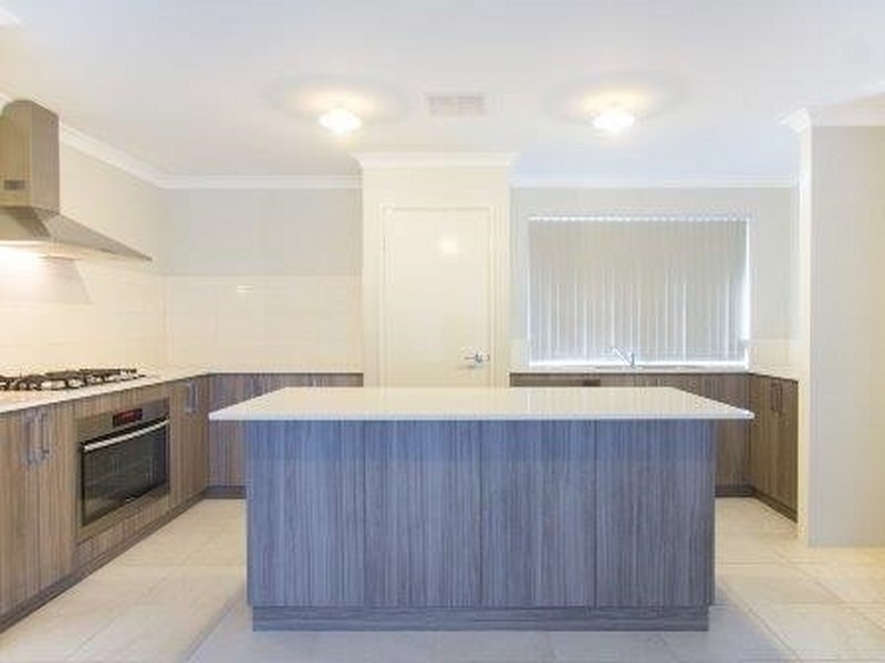 7 Appleton Road, Piara Waters WA 6112