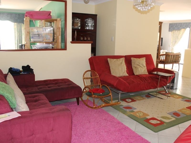 79 Fifth Ave, Rossmoyne WA 6148