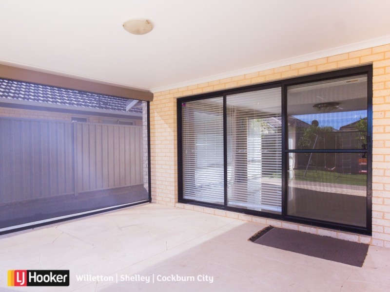 18 Marseille Gardens, Piara Waters WA 6112
