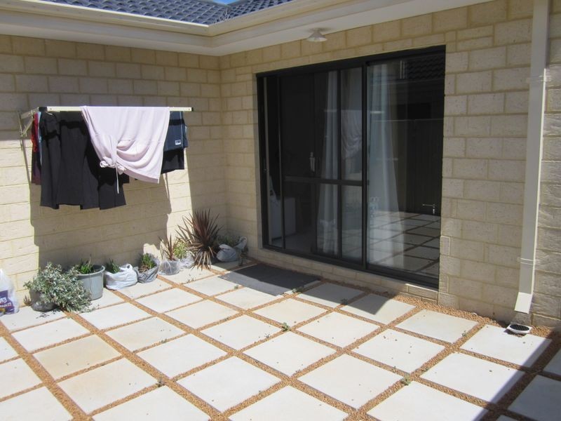 1/22 Edward Street, Queens Park WA 6107