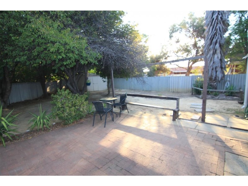 2 Grealis Street, Armadale WA 6112