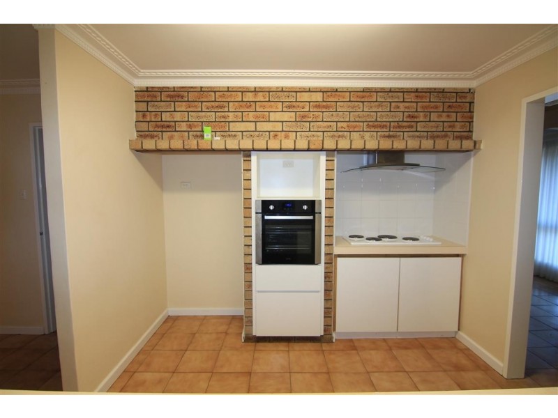 25 Ningaloo Way, Thornlie WA 6108