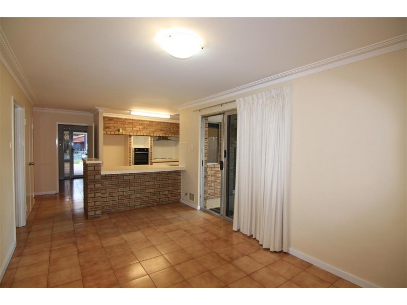 25 Ningaloo Way, Thornlie WA 6108