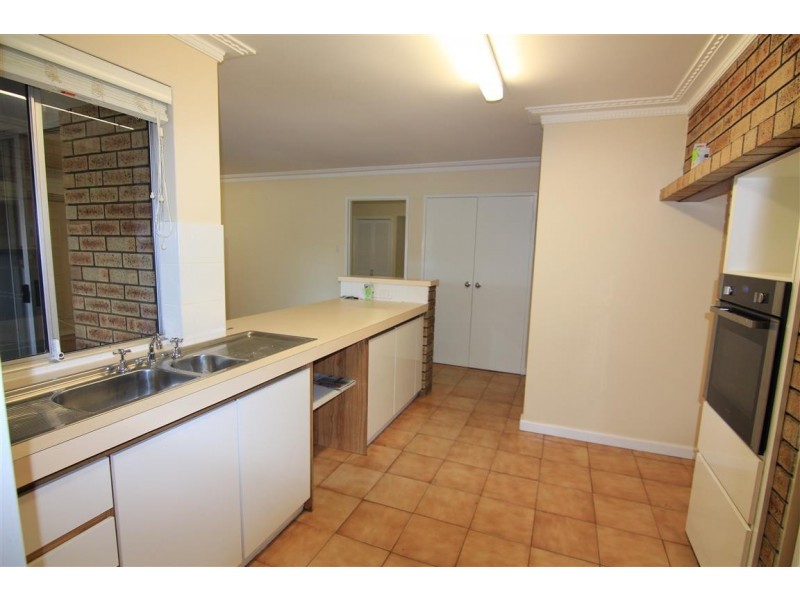 25 Ningaloo Way, Thornlie WA 6108