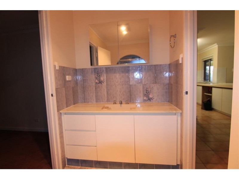 25 Ningaloo Way, Thornlie WA 6108