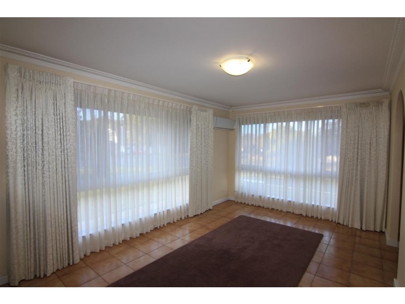 25 Ningaloo Way, Thornlie WA 6108