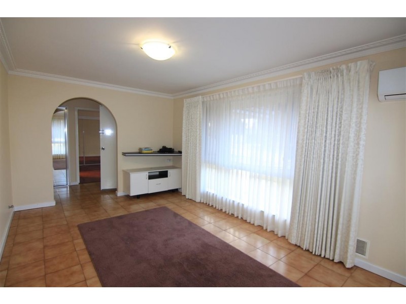 25 Ningaloo Way, Thornlie WA 6108