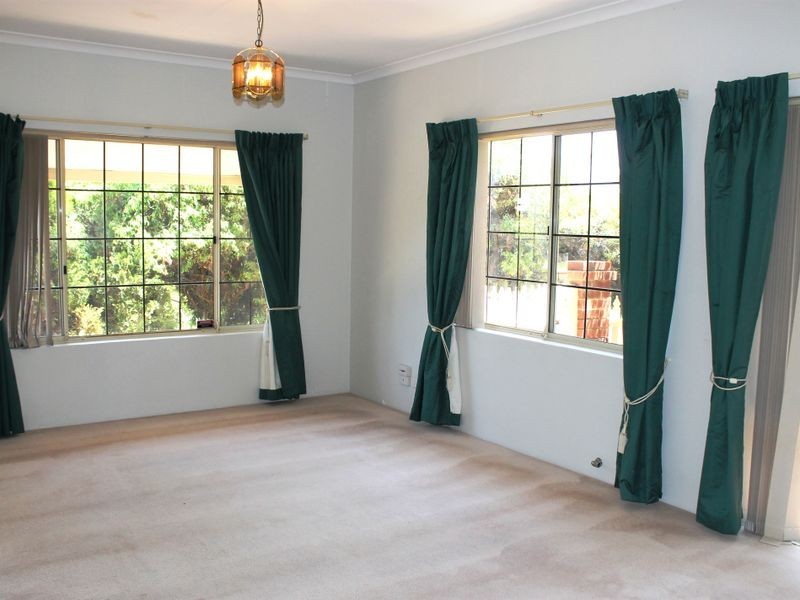 2 Harrington Crescent, Leeming WA 6149