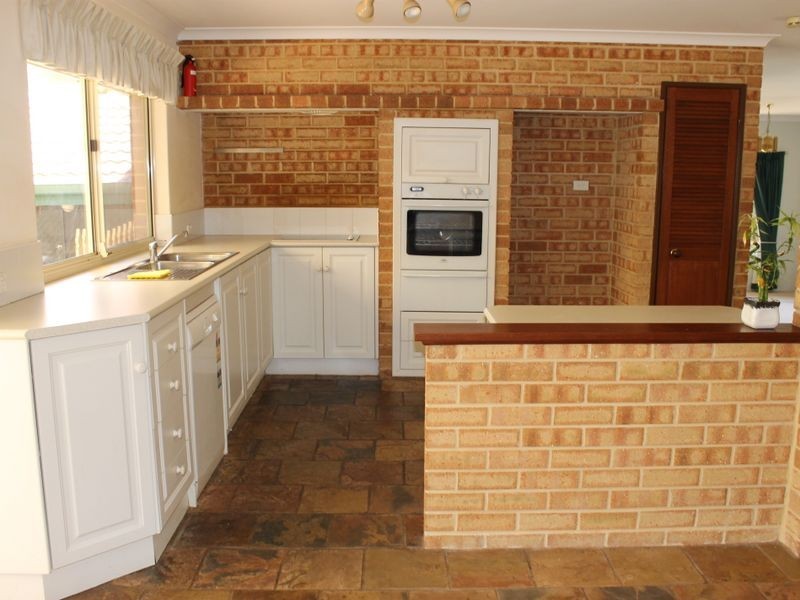 2 Harrington Crescent, Leeming WA 6149