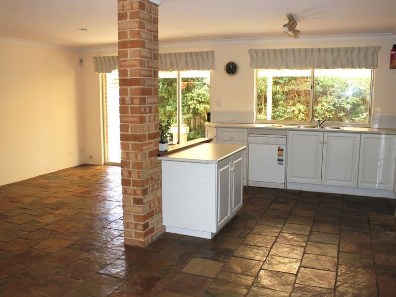 2 Harrington Crescent, Leeming WA 6149