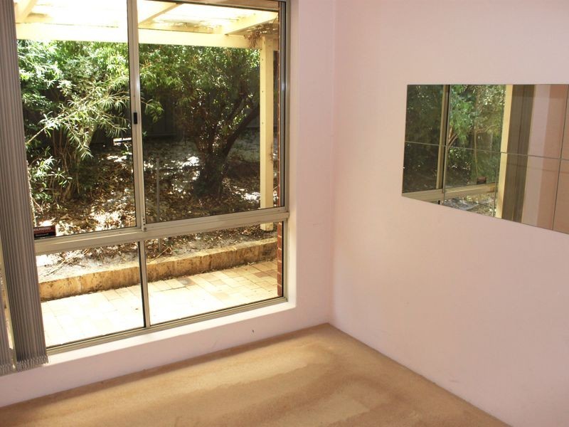 2 Harrington Crescent, Leeming WA 6149