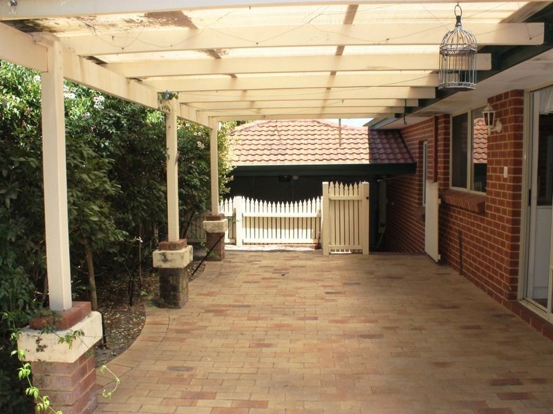 2 Harrington Crescent, Leeming WA 6149