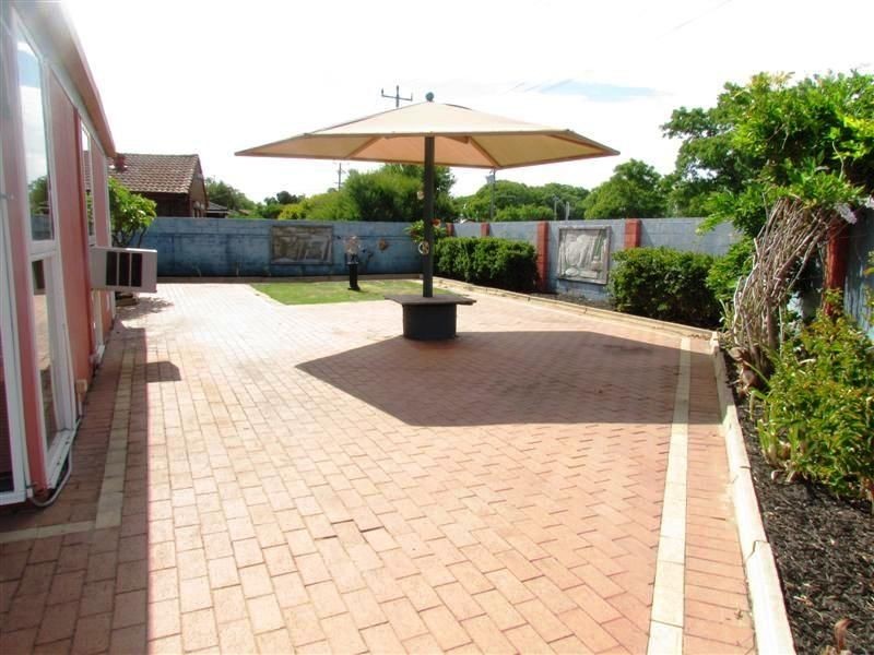 79 Meadowbrook Drive, Parkwood WA 6147