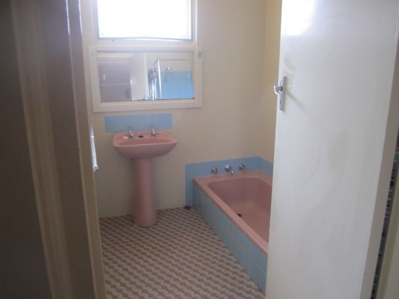 57 Cross Street, Queens Park WA 6107