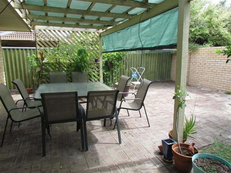 17b Sixth Avenue, Shelley WA 6148