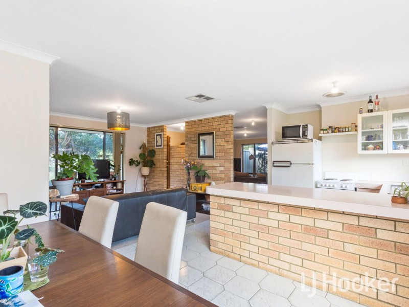 11 Bluebell Way, Bibra Lake WA 6163